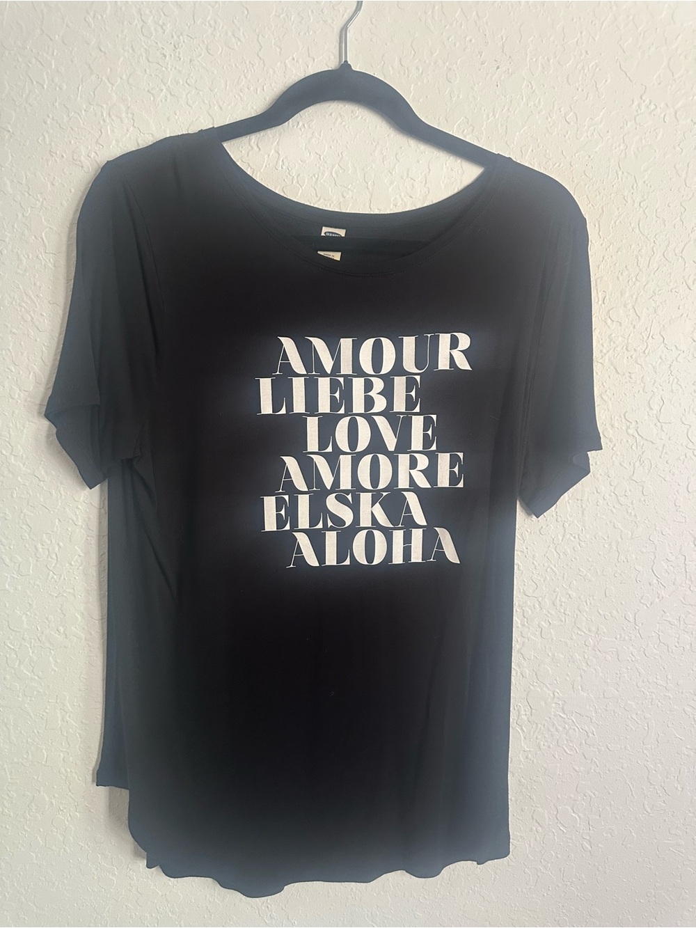 Old Navy Graphic T-Shirt Medium